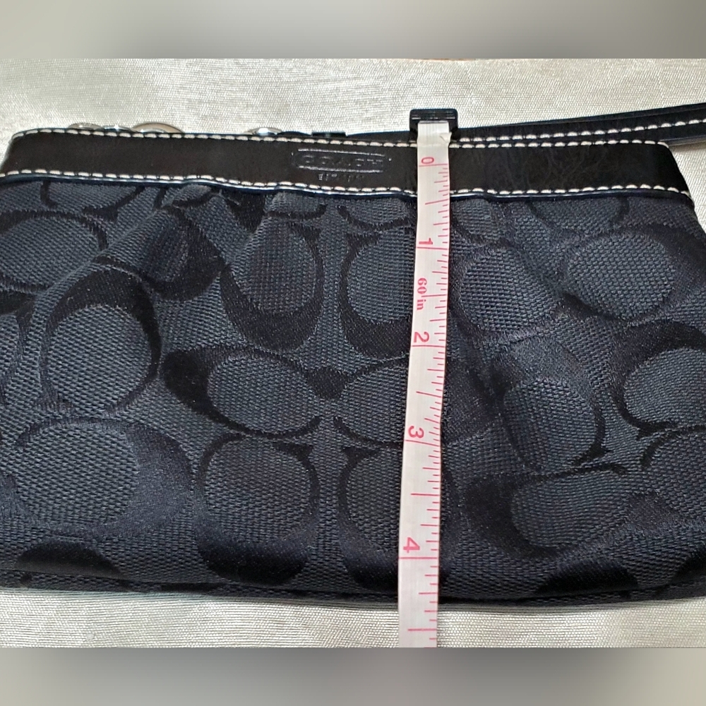 Coach Black Signature Jaquard & Patent Leather Trim Wristlet, EUC - Picture 13 of 13